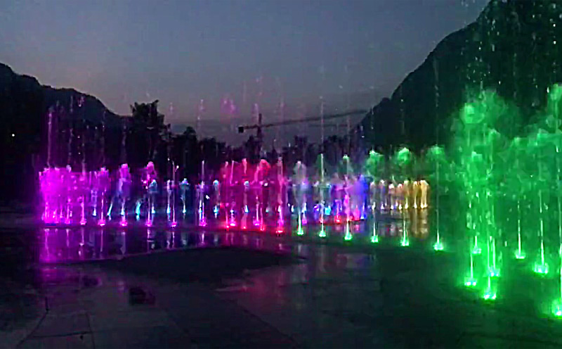 激光噴泉設計-貴州百車河風景區漢宮酒店廣場大型音樂激光噴泉